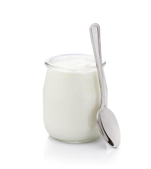 1 bekas yogurt biasa (rendah lemak)