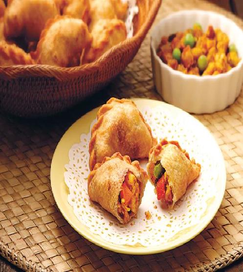 Crusty Chicken Briyani Curry Puff