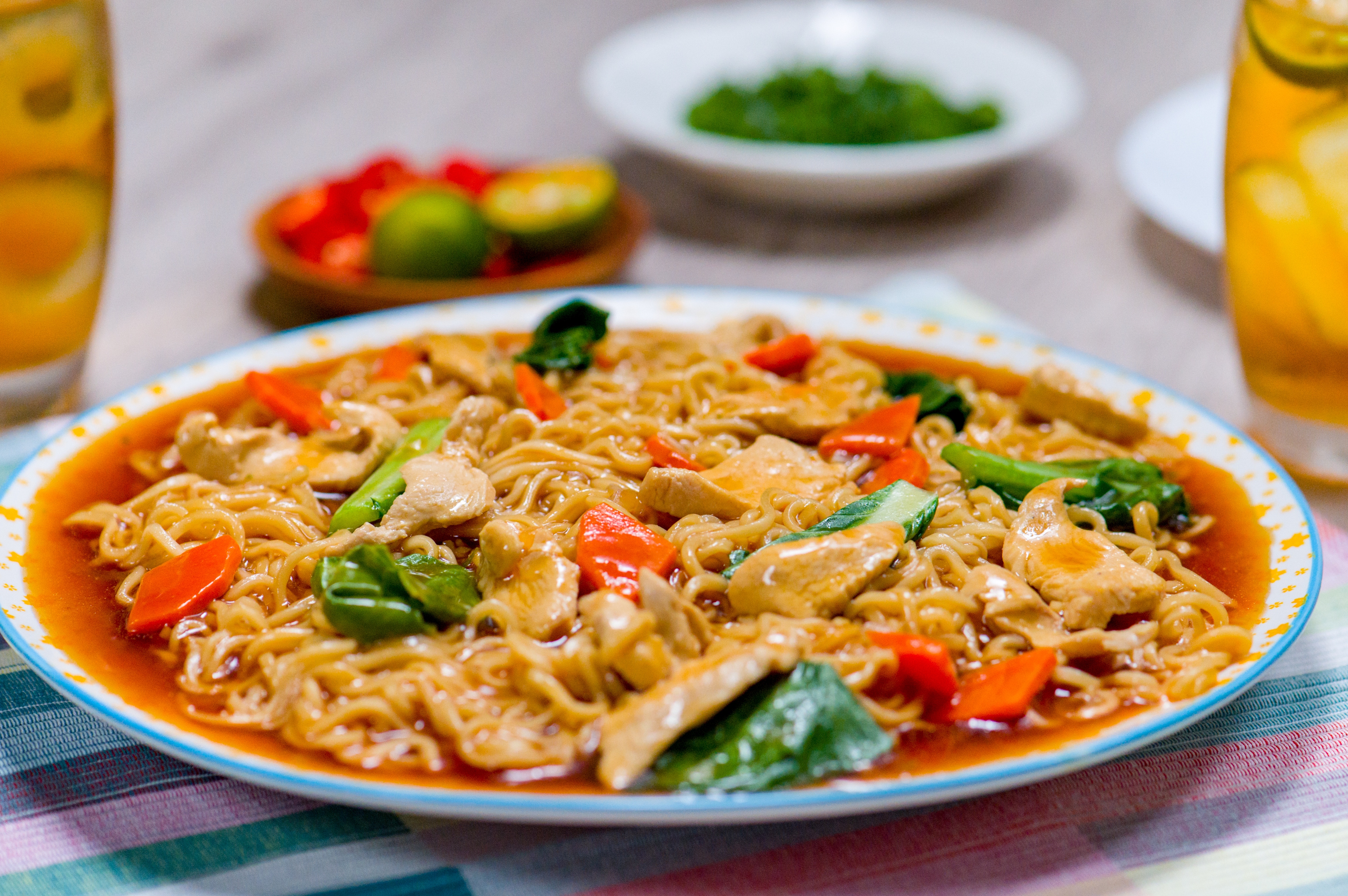 Nasi Dagang dengan Kari Ikan Tongkol dan Acar Jelatah
