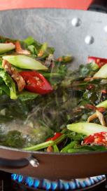 https://www.maggi.my/sites/default/files/styles/search_result_153_272/public/article_images/10_fool-proof_ways_to_prepare_a_stir-fry.jpg?itok=Bq7WbW57