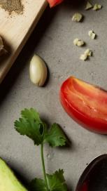 https://www.maggi.my/sites/default/files/styles/search_result_153_272/public/article_images/how_to_clean_deodorize_and_condition_your_wooden_cutting_board.jpg?itok=n-eUi0q6