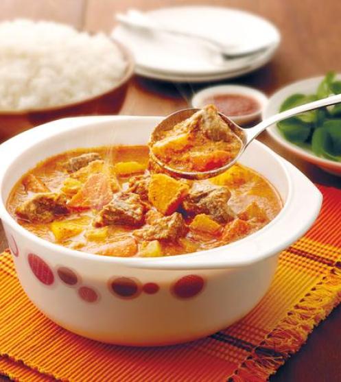 Nasi Dagang dengan Kari Ikan Tongkol dan Acar Jelatah