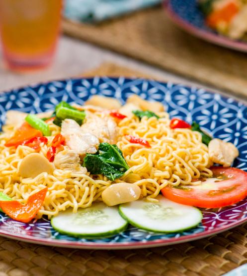Nasi Dagang dengan Kari Ikan Tongkol dan Acar Jelatah