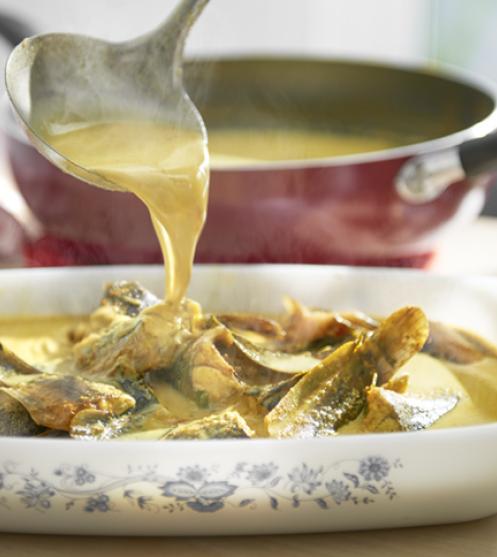 Nasi Dagang dengan Kari Ikan Tongkol dan Acar Jelatah