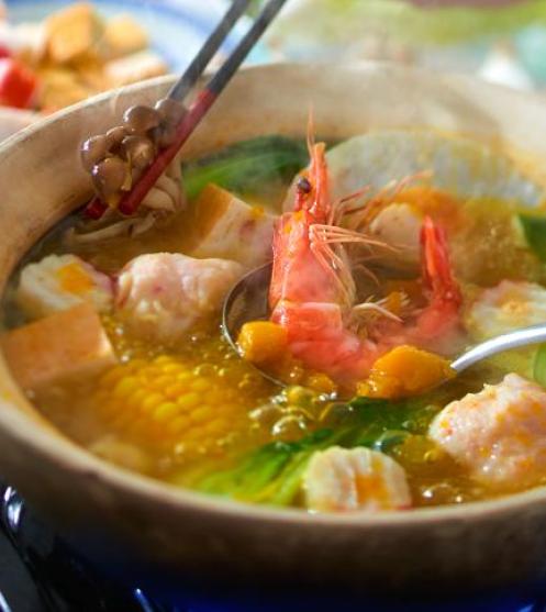 Nasi Dagang dengan Kari Ikan Tongkol dan Acar Jelatah