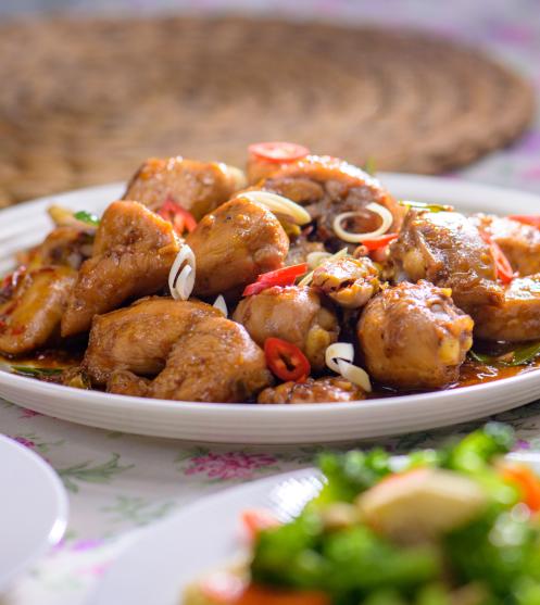 Nasi Dagang dengan Kari Ikan Tongkol dan Acar Jelatah