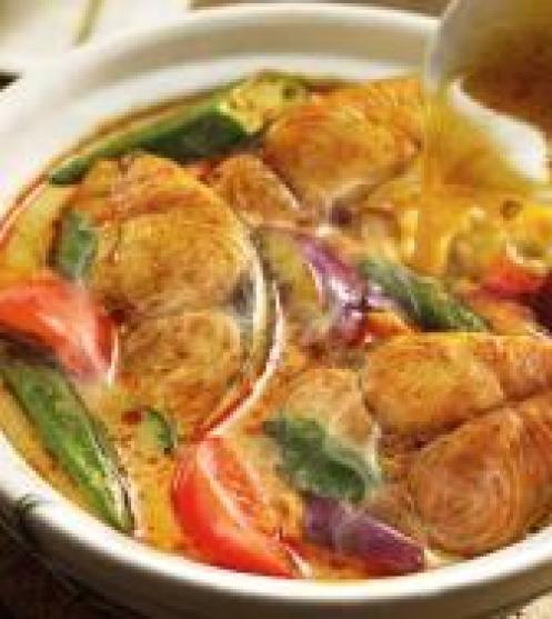 Nasi Dagang dengan Kari Ikan Tongkol dan Acar Jelatah