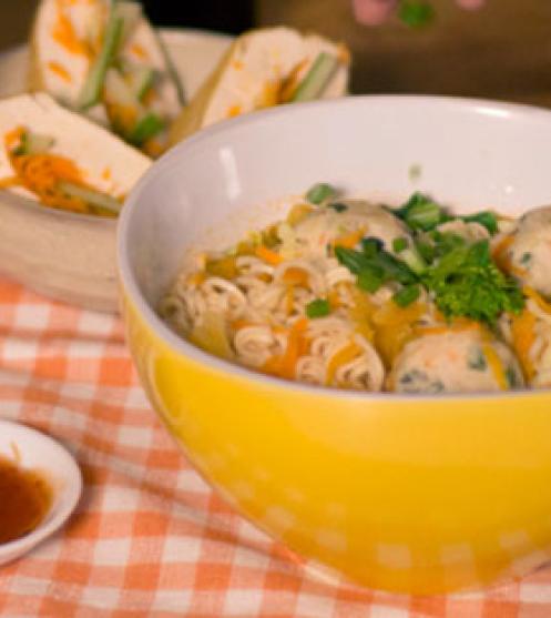 MAGGI® Mi Kari dengan Bebola Ayam Ringkas