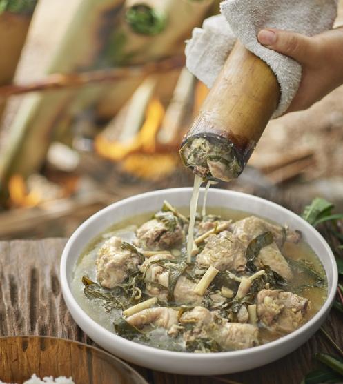 Nasi Dagang dengan Kari Ikan Tongkol dan Acar Jelatah