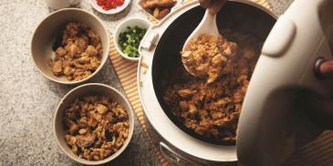 Classic Chinese Claypot Chicken Rice