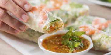 Vietnamese Roll with Spicy Sauce