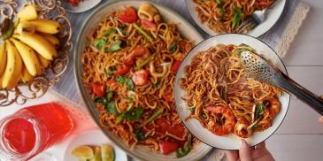 Gravy Fried Noodles with Soy Sauce