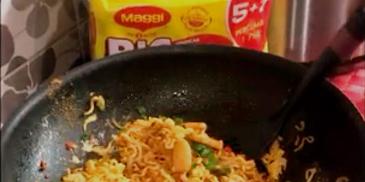 MAGGI Telur Pedas Kari Mee Goreng 1-2-3