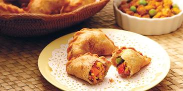 Crusty Chicken Briyani Curry Puff