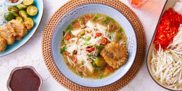 Chicken Soto with Bergedil