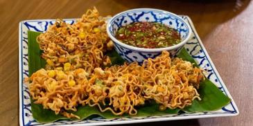 Crispy MAGGI Noodle with Vegetables Fritters