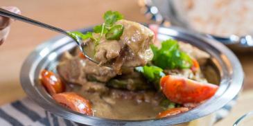 Kurma Mudah dengan Roti Pita