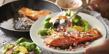 Salmon Panggang dengan Salad